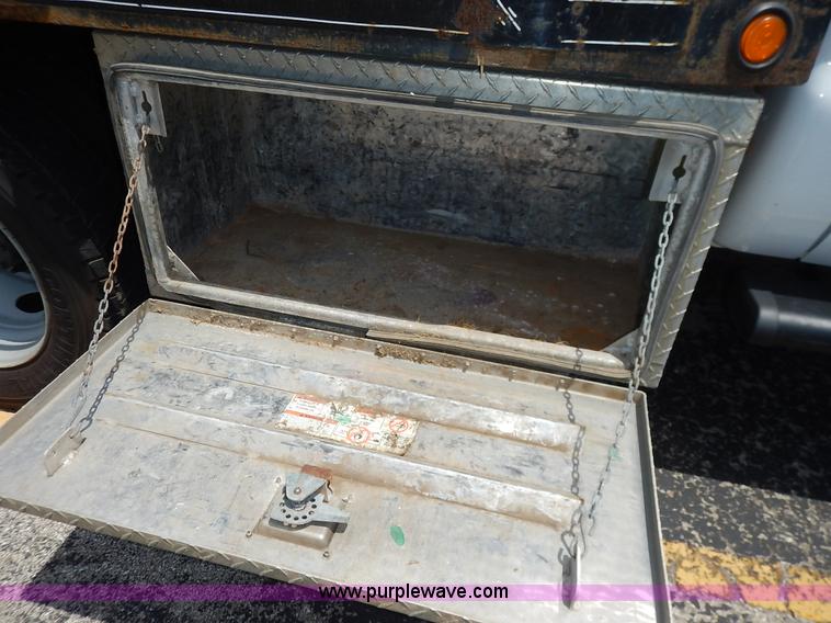 image for item J3856 2008 Ford F450 Super Duty XL Crew Cab flatbed truck