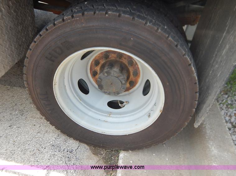 image for item J3856 2008 Ford F450 Super Duty XL Crew Cab flatbed truck