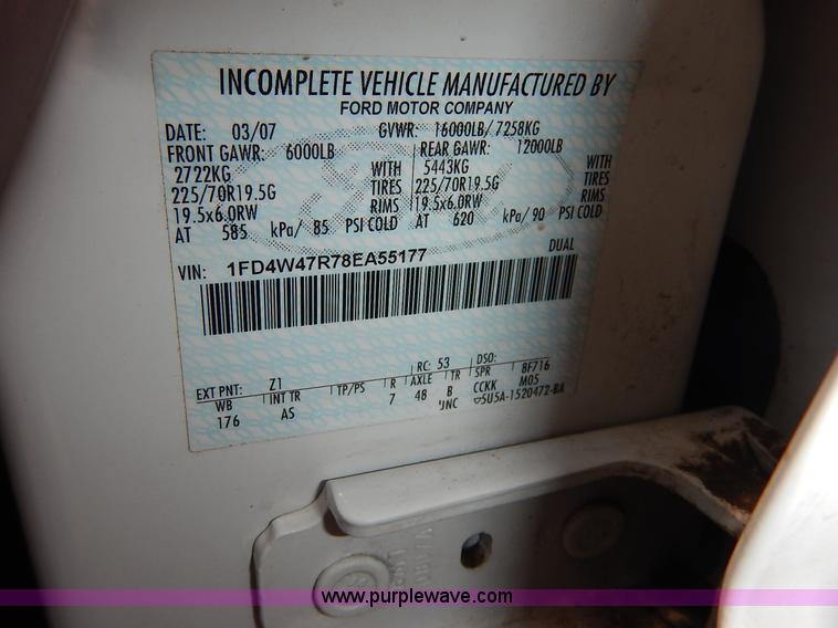 image for item J3856 2008 Ford F450 Super Duty XL Crew Cab flatbed truck