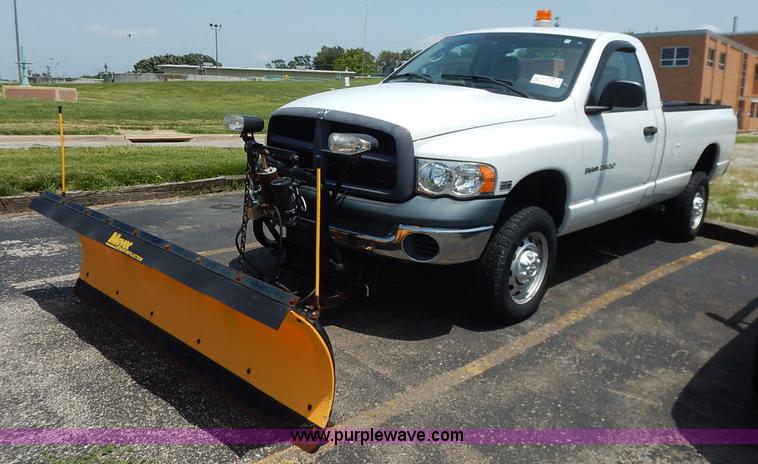 image for item J3861 2004 Dodge Ram 2500 HD pickup truck