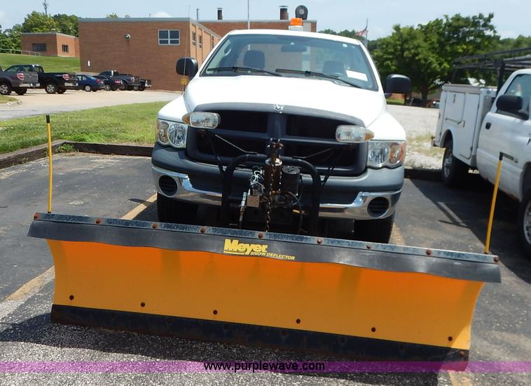 image for item J3861 2004 Dodge Ram 2500 HD pickup truck