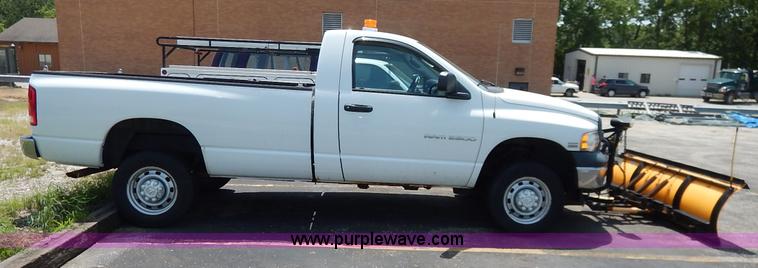 image for item J3861 2004 Dodge Ram 2500 HD pickup truck
