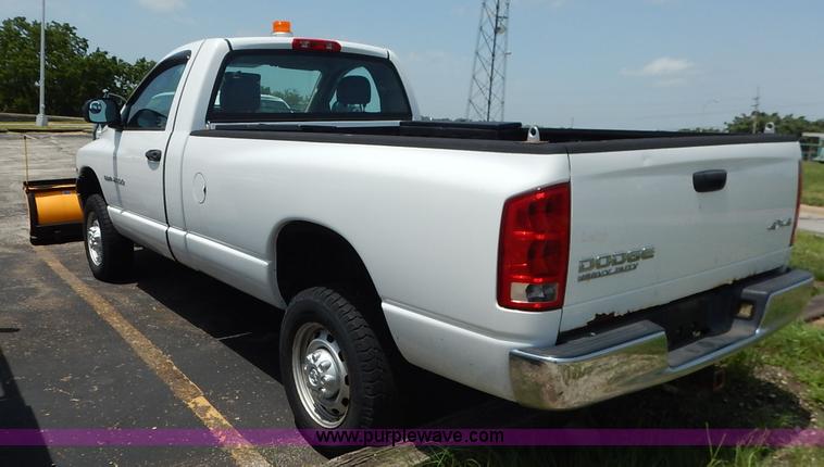 image for item J3861 2004 Dodge Ram 2500 HD pickup truck