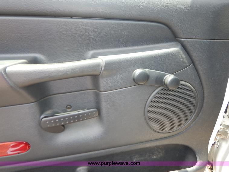 image for item J3861 2004 Dodge Ram 2500 HD pickup truck