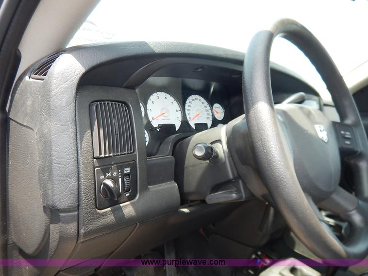 image for item J3861 2004 Dodge Ram 2500 HD pickup truck