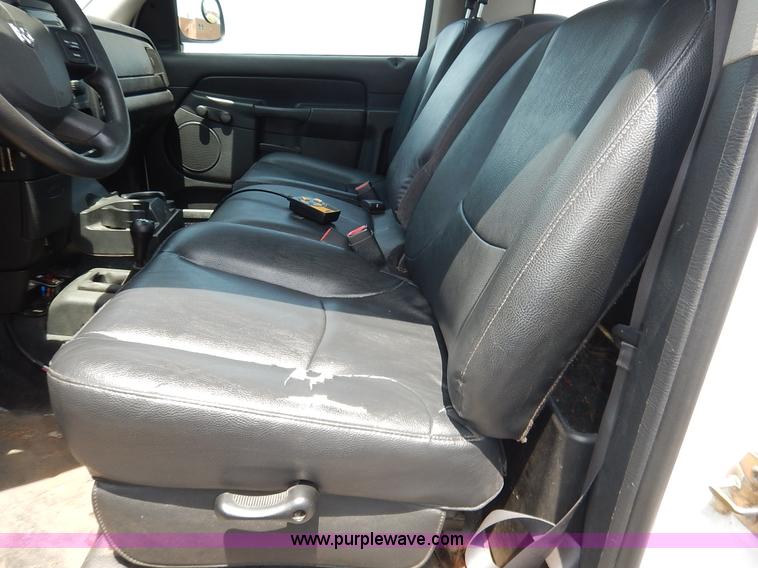 image for item J3861 2004 Dodge Ram 2500 HD pickup truck