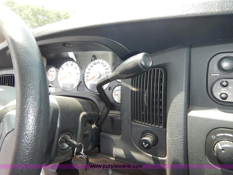 image for item J3861 2004 Dodge Ram 2500 HD pickup truck