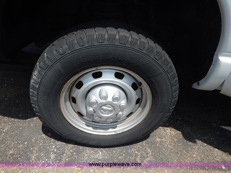 image for item J3861 2004 Dodge Ram 2500 HD pickup truck