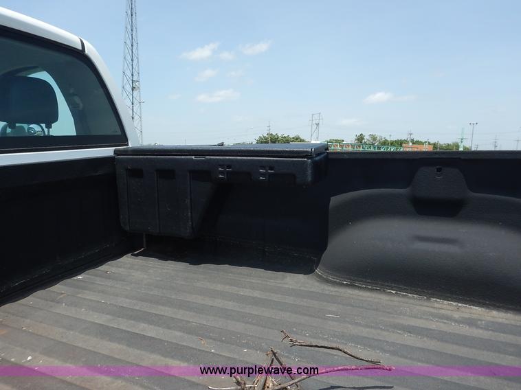 image for item J3861 2004 Dodge Ram 2500 HD pickup truck