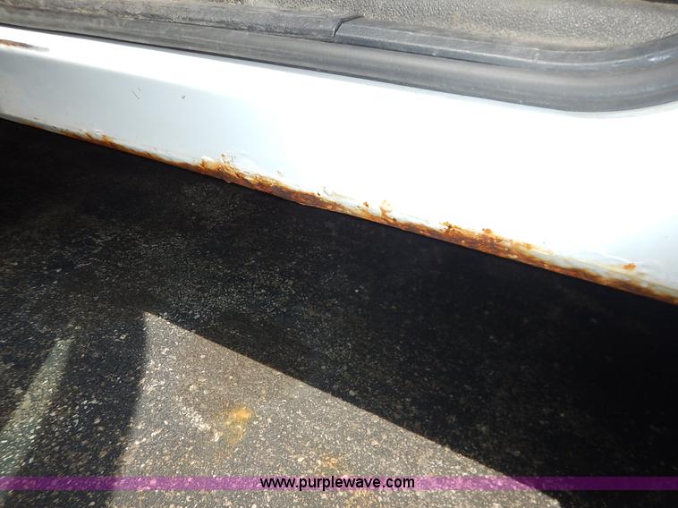 image for item J3861 2004 Dodge Ram 2500 HD pickup truck