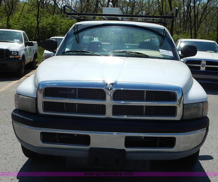 image for item J3964 2001 Dodge Ram 2500 utility truck