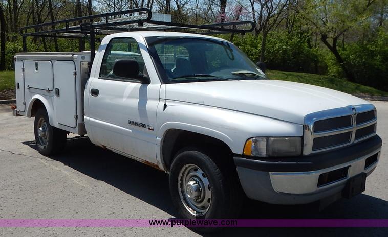 image for item J3964 2001 Dodge Ram 2500 utility truck