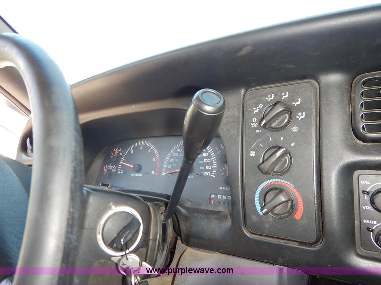 image for item J3964 2001 Dodge Ram 2500 utility truck