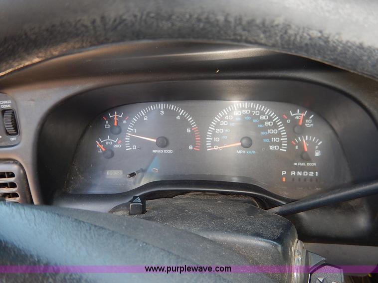 image for item J3964 2001 Dodge Ram 2500 utility truck