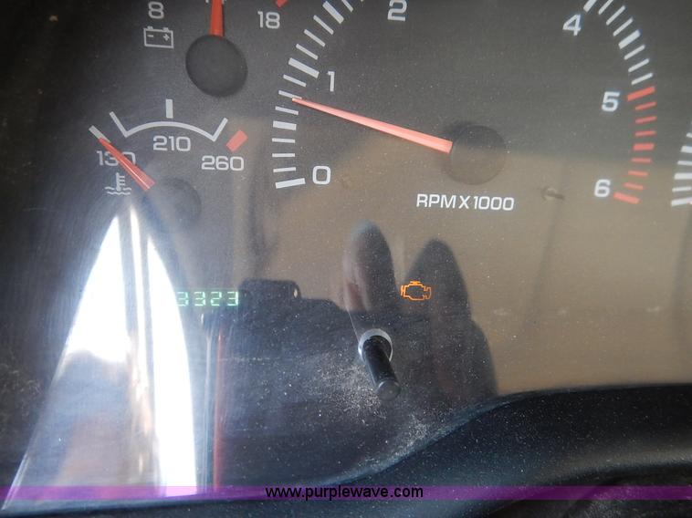 image for item J3964 2001 Dodge Ram 2500 utility truck