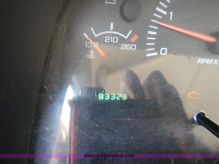 image for item J3964 2001 Dodge Ram 2500 utility truck