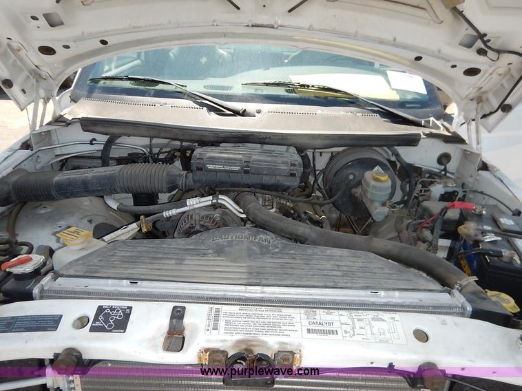 image for item J3964 2001 Dodge Ram 2500 utility truck