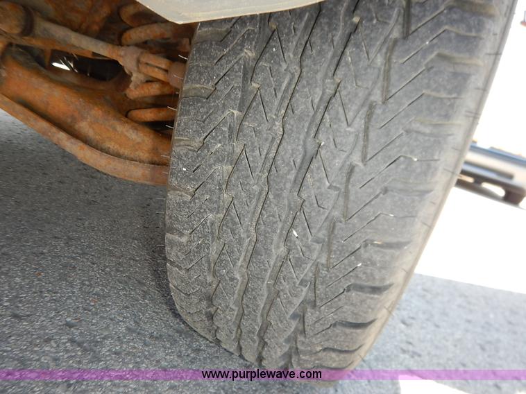 image for item J3964 2001 Dodge Ram 2500 utility truck