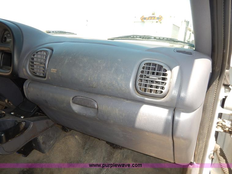 image for item J3964 2001 Dodge Ram 2500 utility truck