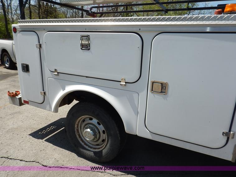 image for item J3964 2001 Dodge Ram 2500 utility truck