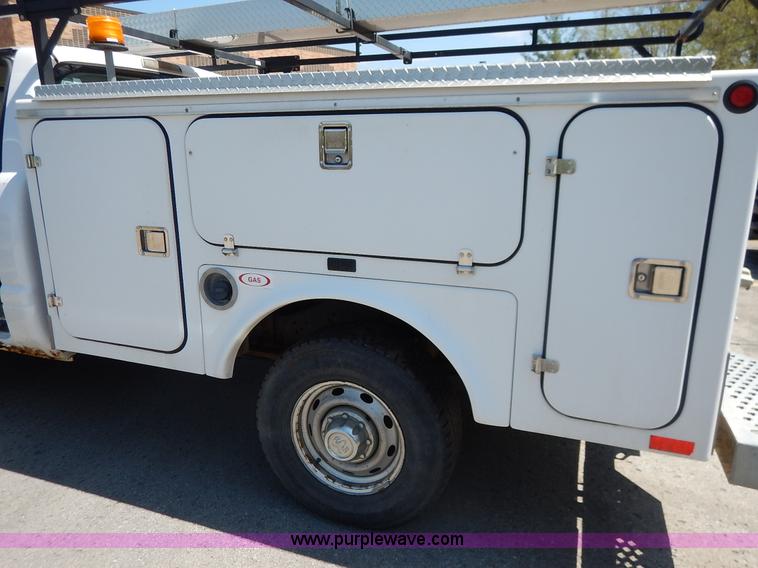 image for item J3964 2001 Dodge Ram 2500 utility truck