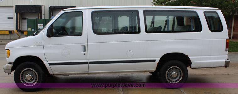 image for item J5901 1993 Ford Club Wagon van