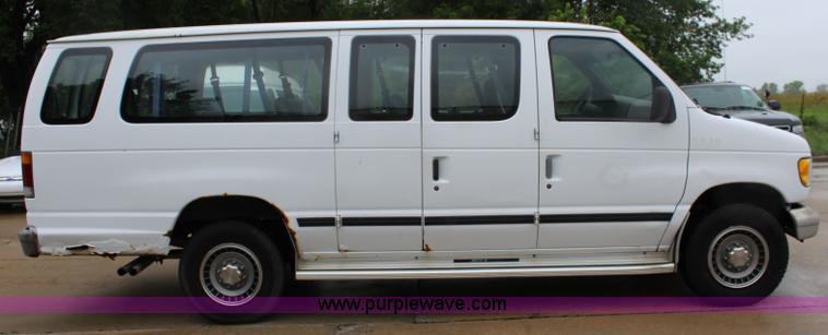 image for item J5901 1993 Ford Club Wagon van