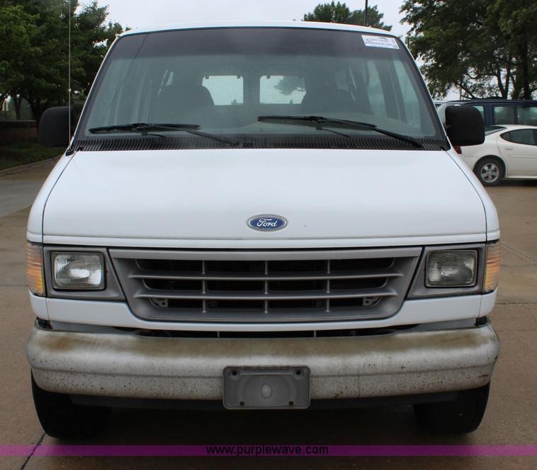 image for item J5901 1993 Ford Club Wagon van