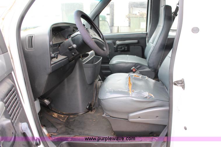 image for item J5901 1993 Ford Club Wagon van