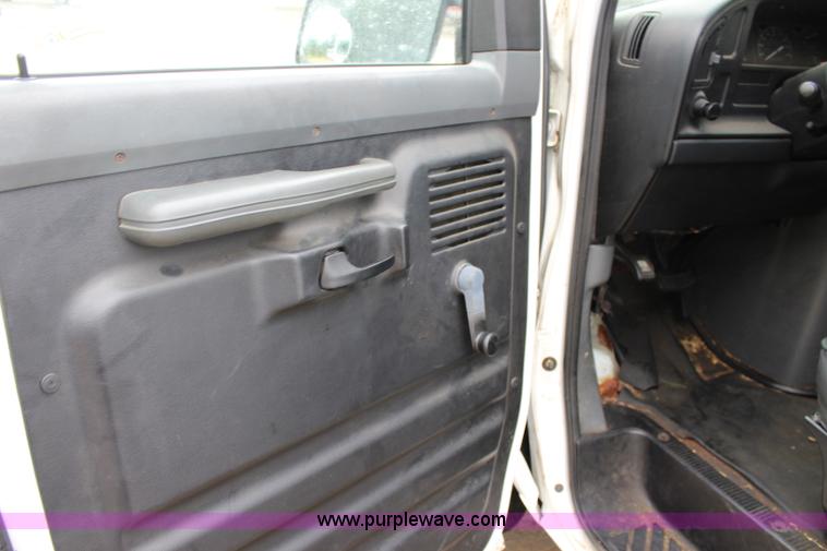 image for item J5901 1993 Ford Club Wagon van