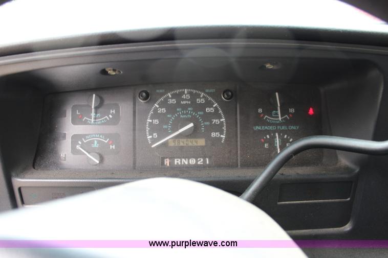 image for item J5901 1993 Ford Club Wagon van