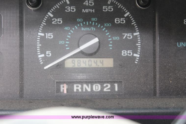 image for item J5901 1993 Ford Club Wagon van