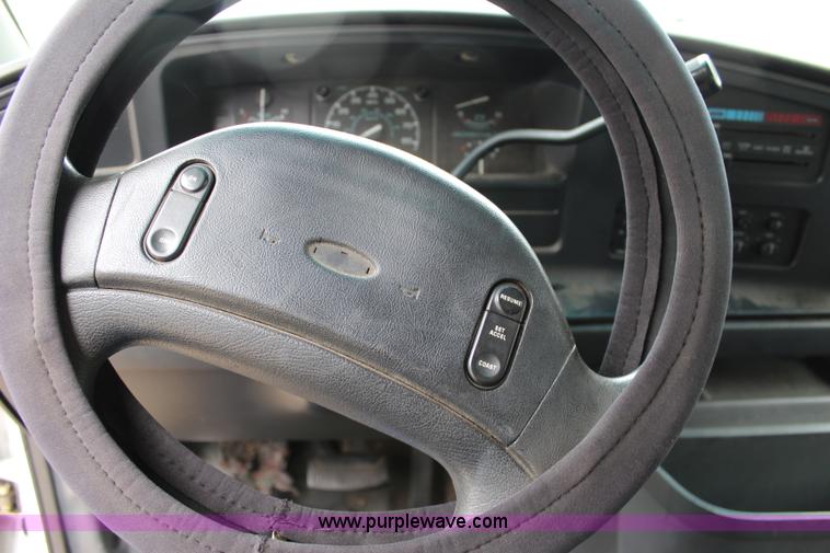 image for item J5901 1993 Ford Club Wagon van