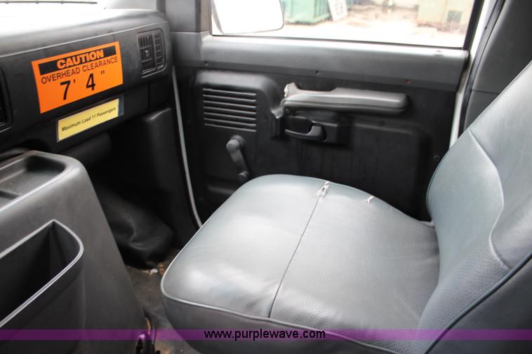 image for item J5901 1993 Ford Club Wagon van