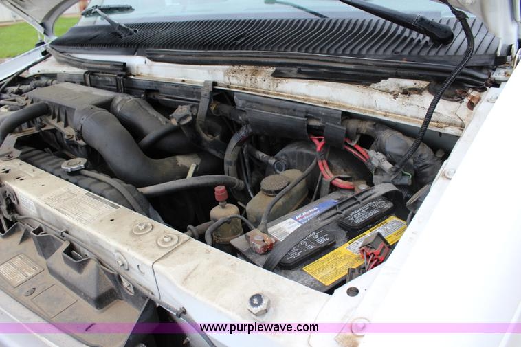 image for item J5901 1993 Ford Club Wagon van