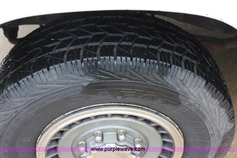 image for item J5901 1993 Ford Club Wagon van