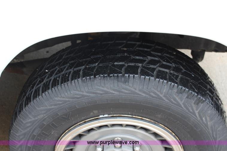 image for item J5901 1993 Ford Club Wagon van