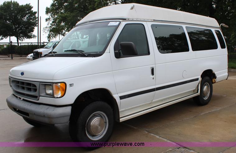 image for item J5905 1997 Ford Club Wagon Super van