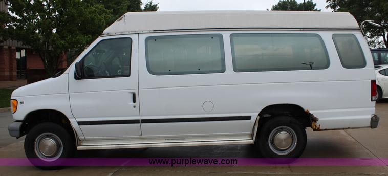 image for item J5905 1997 Ford Club Wagon Super van