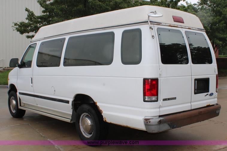 image for item J5905 1997 Ford Club Wagon Super van