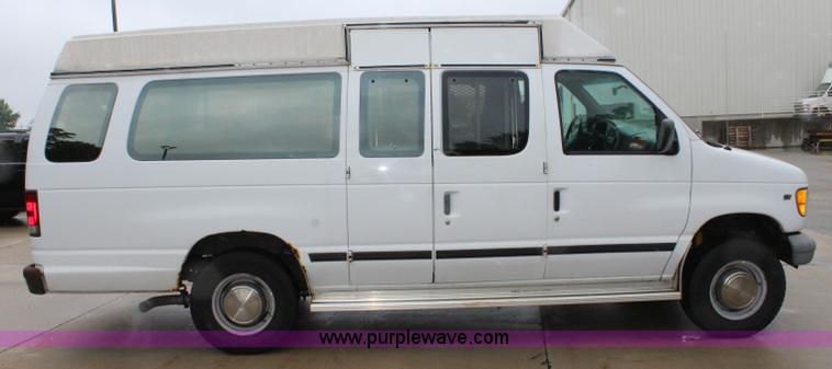 image for item J5905 1997 Ford Club Wagon Super van