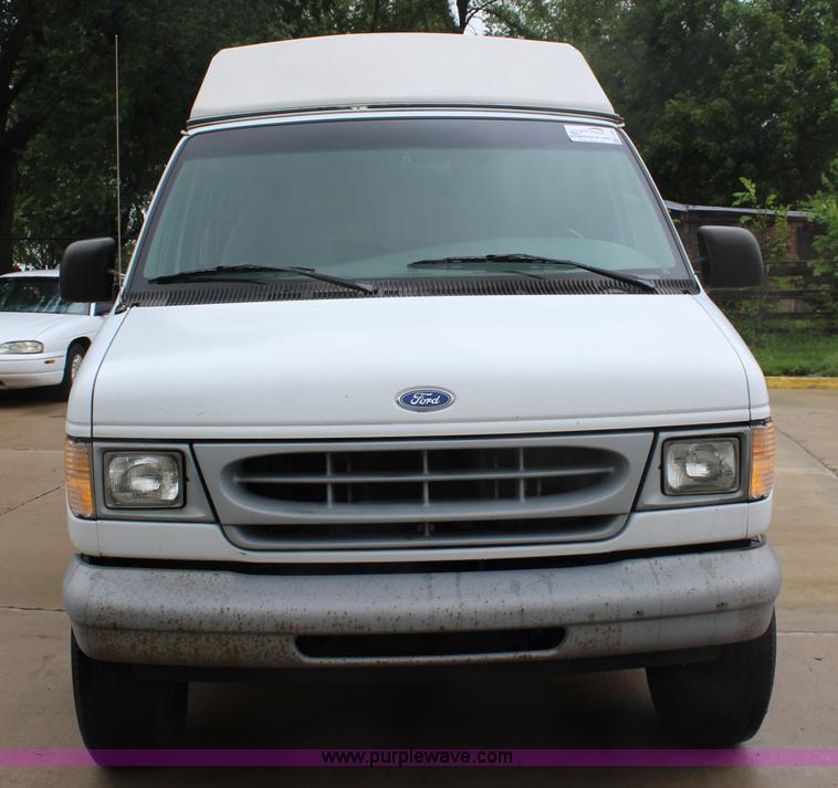 image for item J5905 1997 Ford Club Wagon Super van