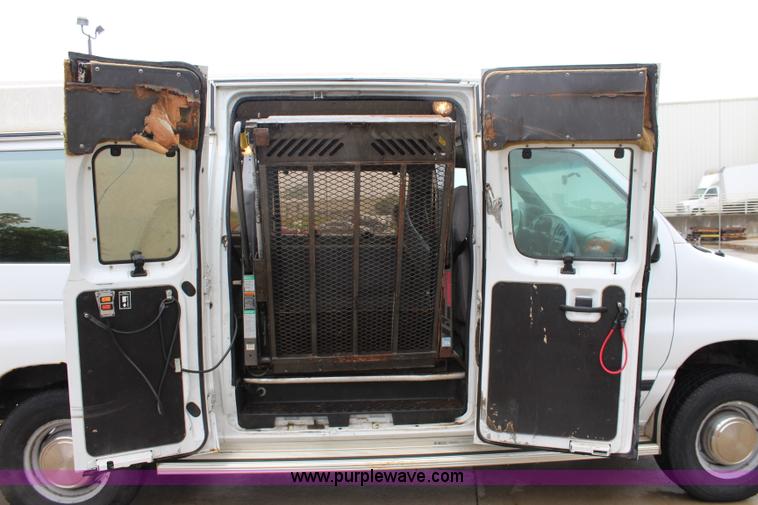 image for item J5905 1997 Ford Club Wagon Super van