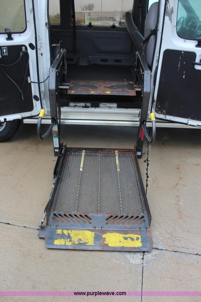 image for item J5905 1997 Ford Club Wagon Super van