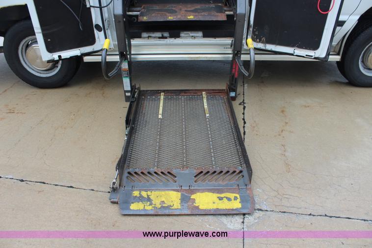 image for item J5905 1997 Ford Club Wagon Super van