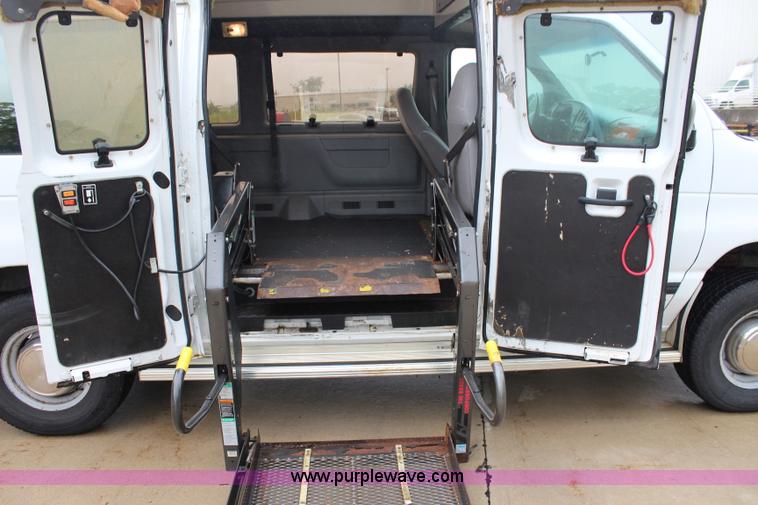 image for item J5905 1997 Ford Club Wagon Super van