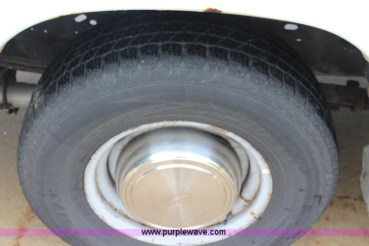 image for item J5905 1997 Ford Club Wagon Super van