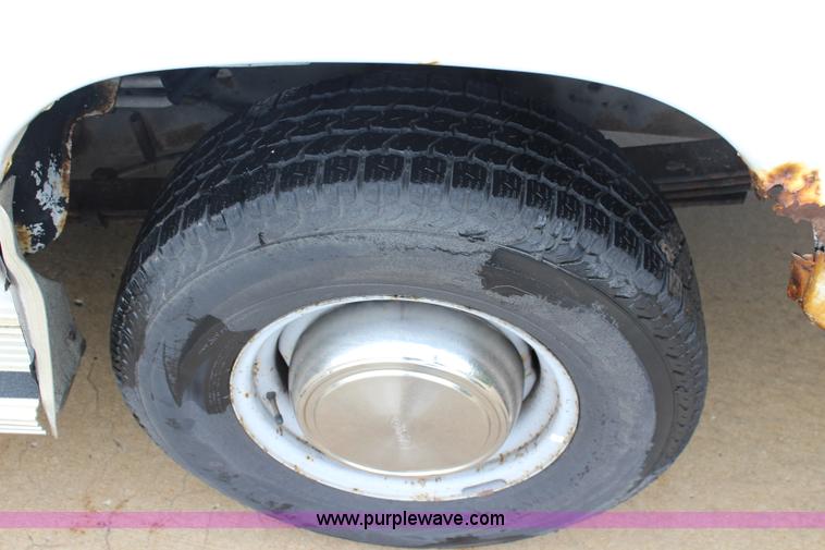 image for item J5905 1997 Ford Club Wagon Super van