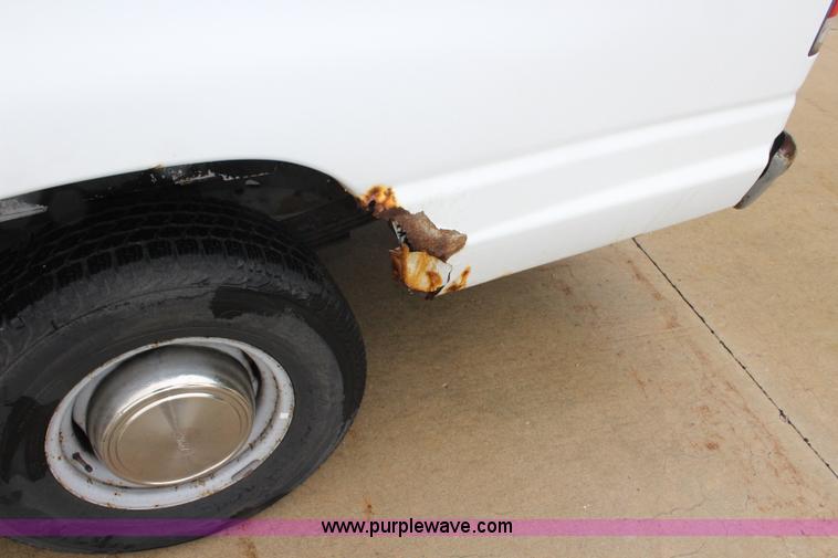 image for item J5905 1997 Ford Club Wagon Super van