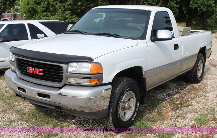 image for item J5909 2001 GMC Sierra 1500 pickup truck